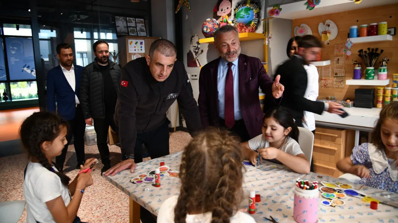 Haluk Bayraktar'dan, Özdemir Bayraktar Bilim Merkezi’ne ziyaret