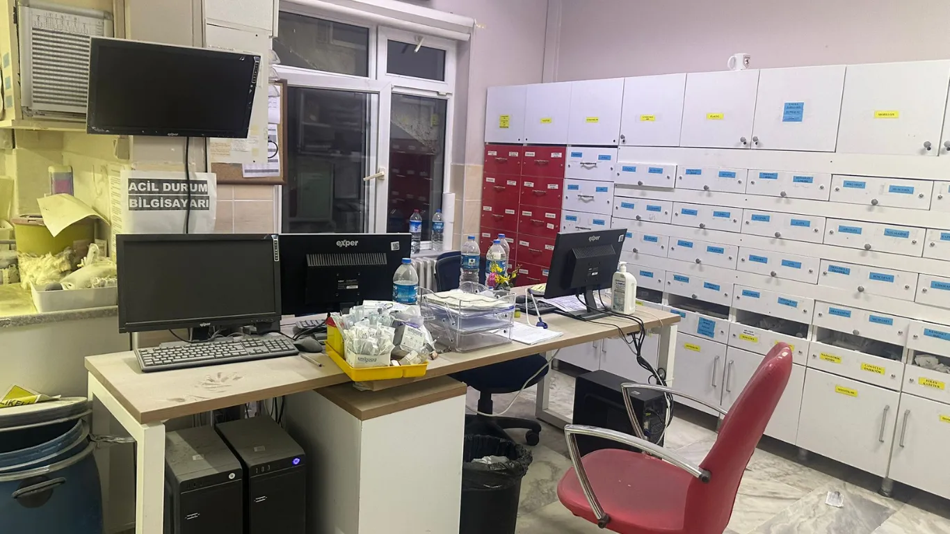 Hastanenin acil servisinde tıbbi dolum sırasında şişe patladı: 1 yaralı