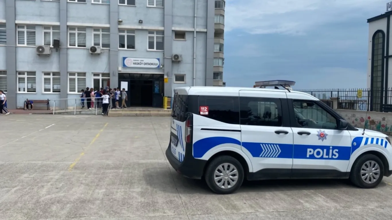 Kantinden aldıkları dönerden rahatsızlanan 4 öğrenci hastaneye kaldırıldı