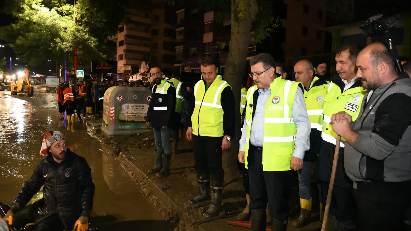 Başkan Genç: 548 personel ve 165 araçla sahadayız