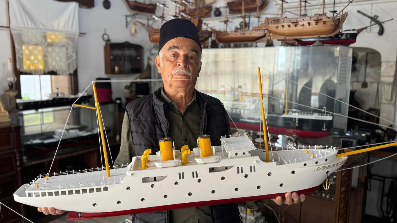 Emekli marangoz, dünyaca ünlü gemilerin maketini yapıp atölyesinde sergiliyor