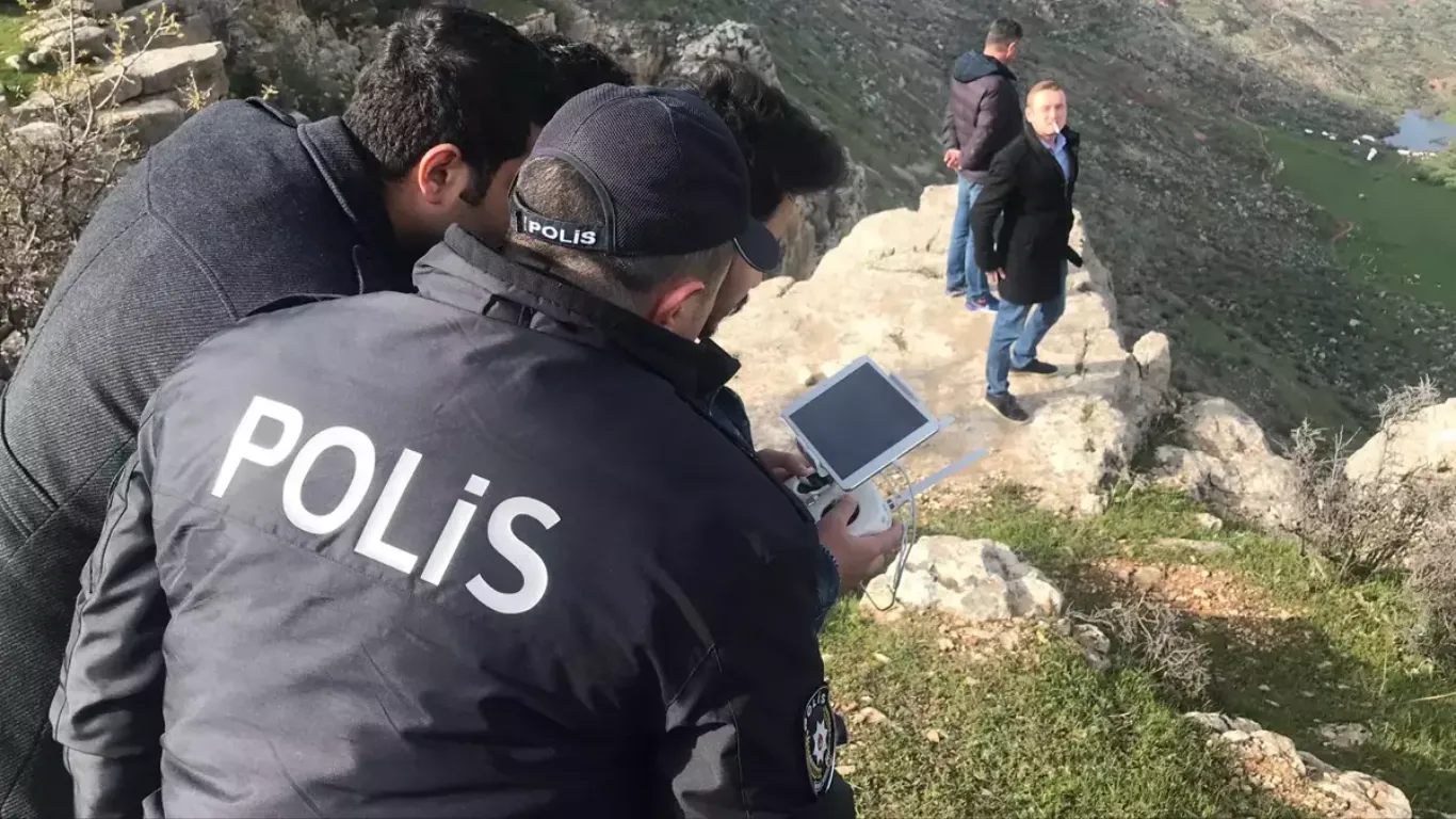 Trabzon'da bahçesindeki otları temizlerken 3 metre yükseklikten düşen kişi öldü