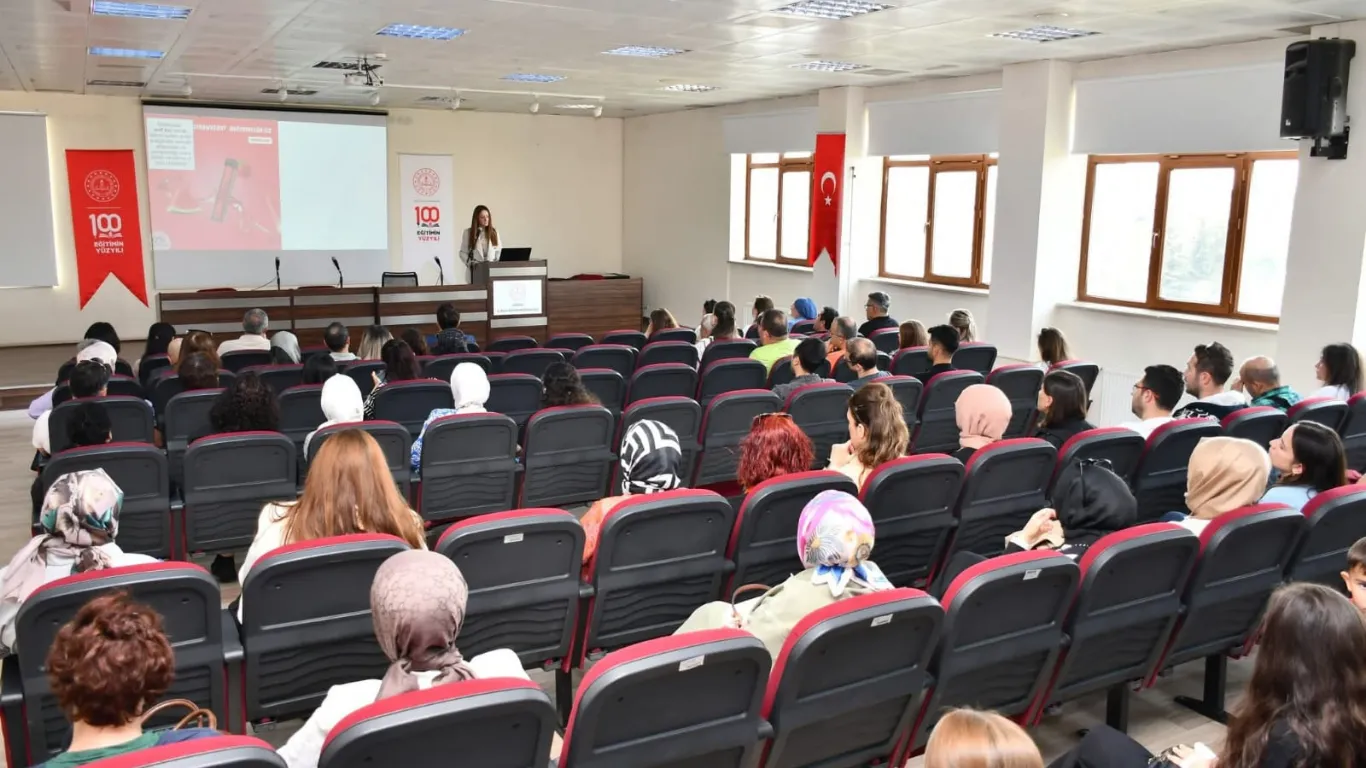 Rehber öğretmen ve danışmanlara elektronik sigara eğitimi verildi