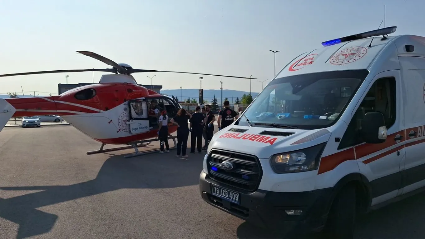 Ambulans helikopter, trafik kazasında yaralanan 2 aylık bebek için havalandı