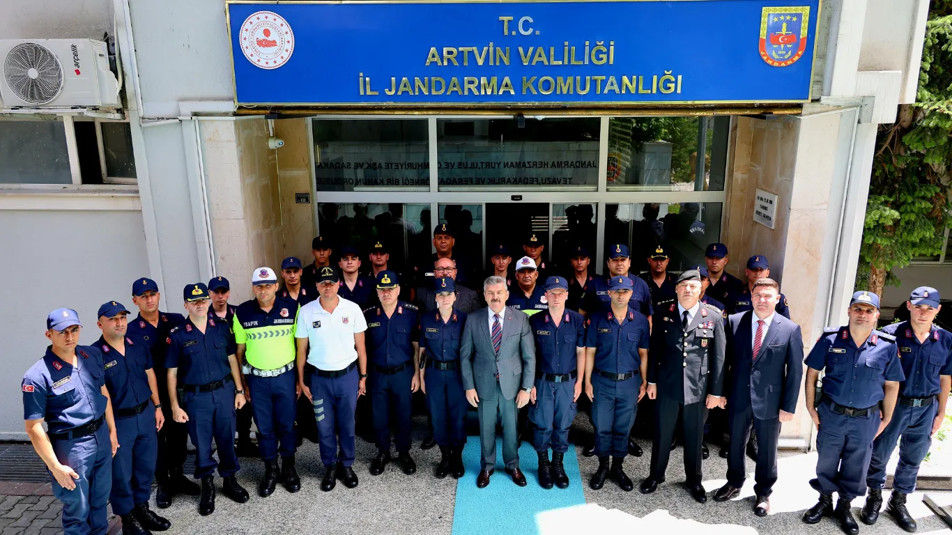 Artvin Valisi Ergün'den bayram ziyareti