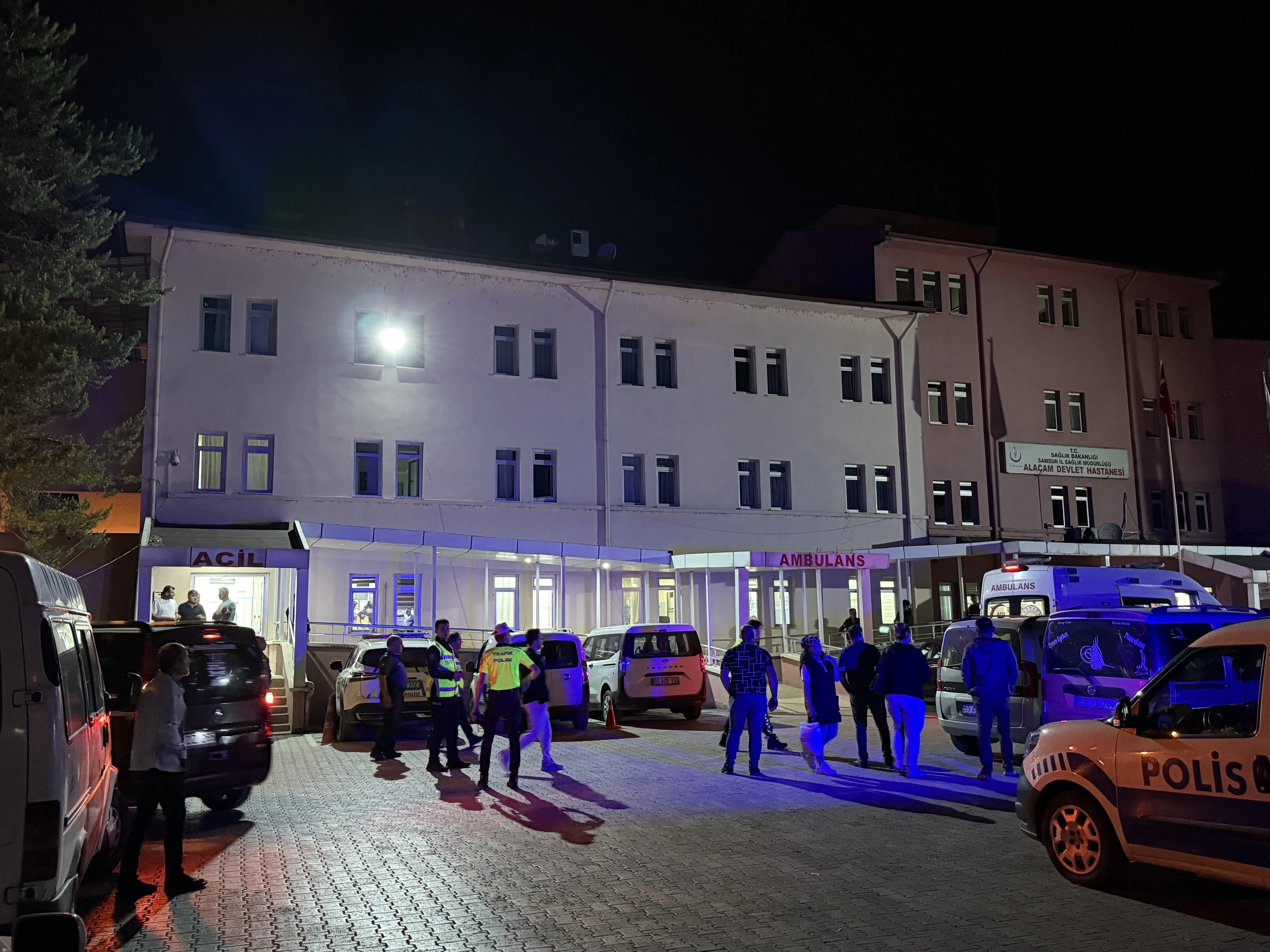 Samsun'da bıçaklı kavgada 3 kişi yaralandı