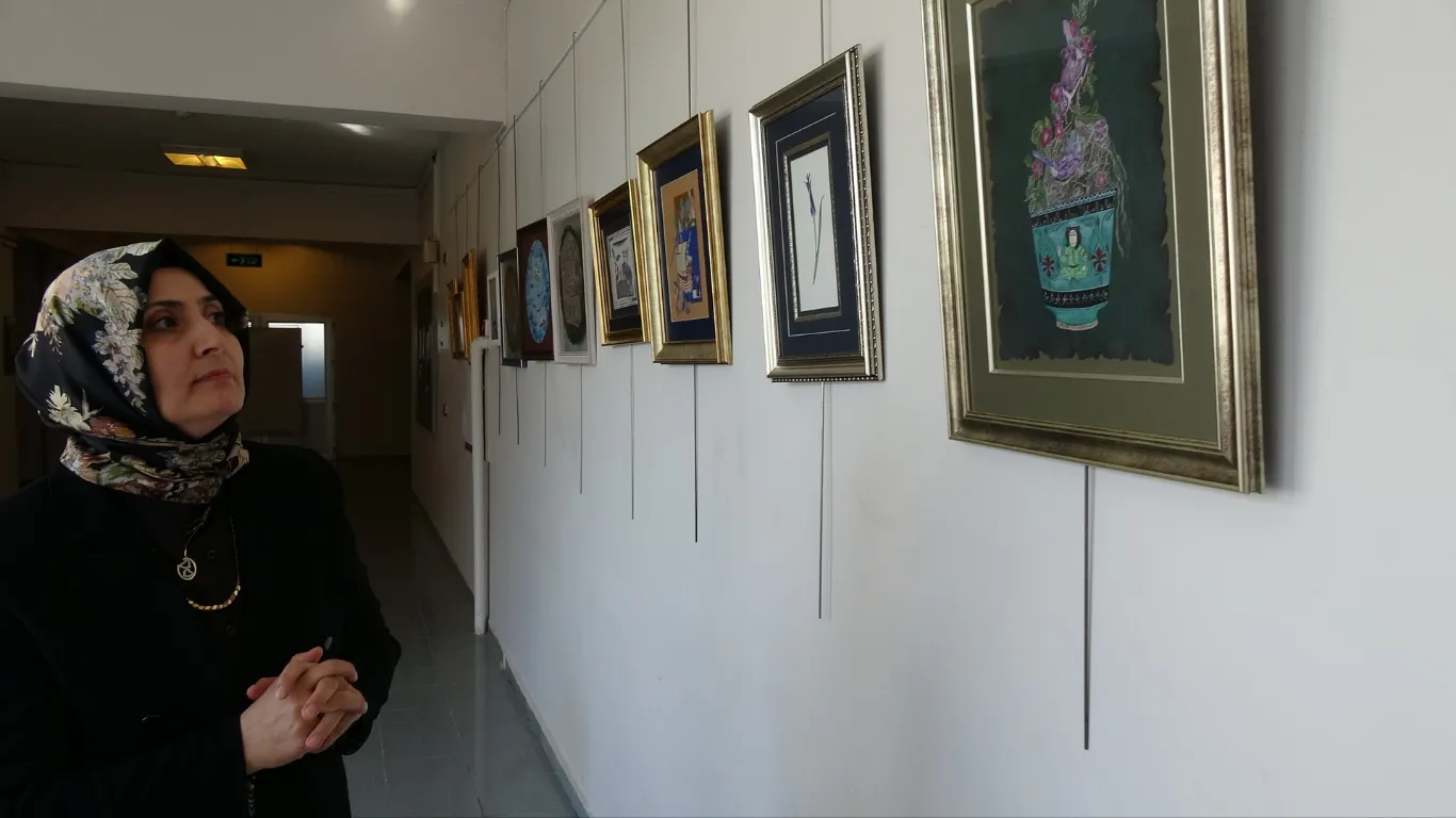 Hayali olan sergiyi 49 yaşında açtı