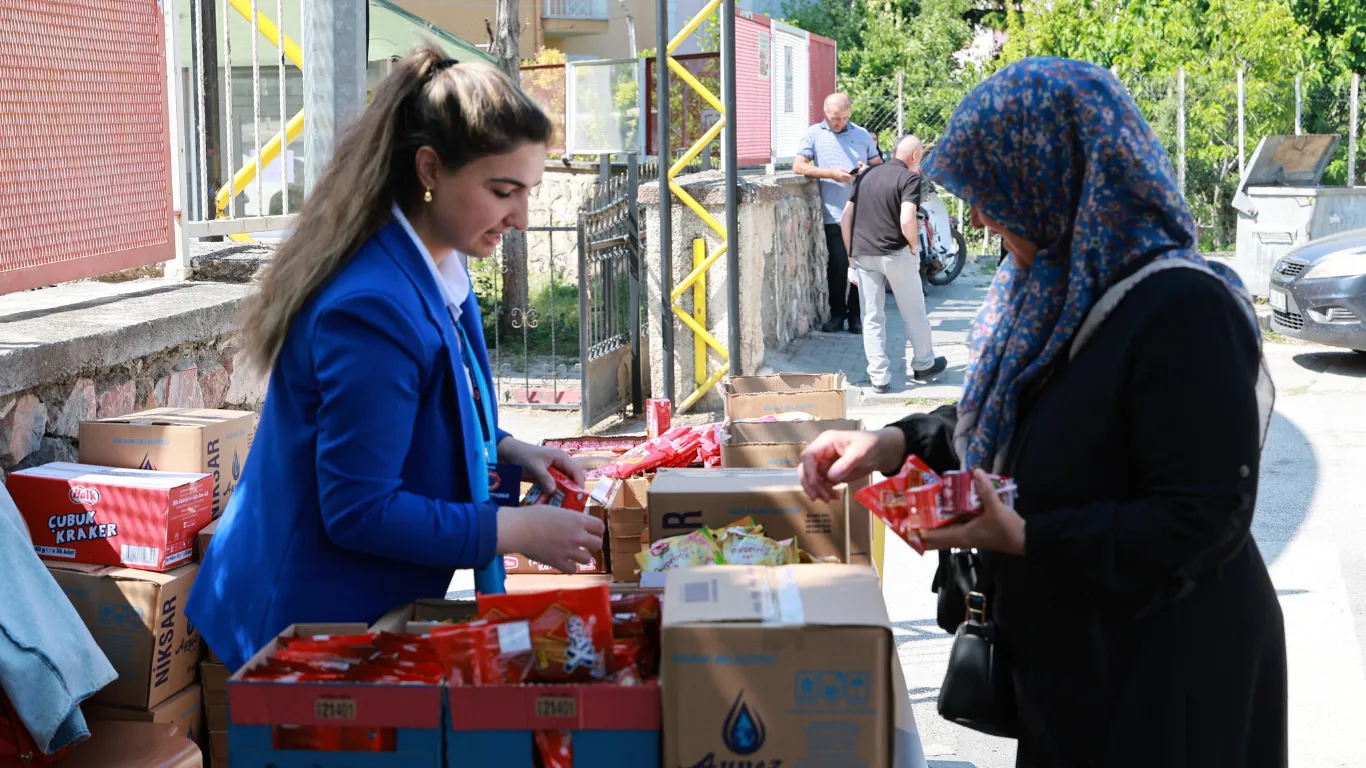 Tokat Belediyesi’nden YKS velilerine 27 okulda ikram hizmeti