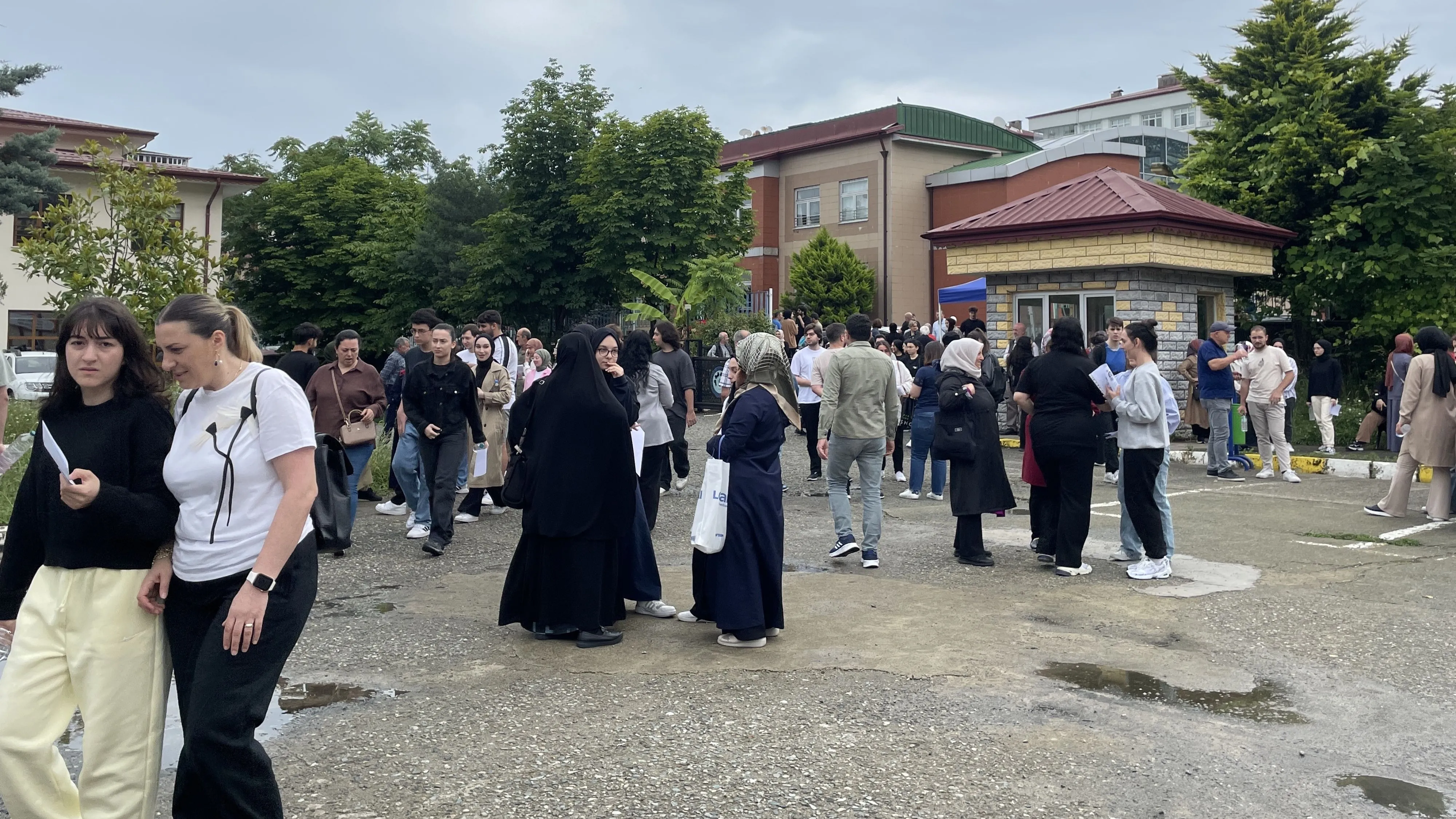 Rize 'de YKS'nin ikinci oturumu AYT başladı	