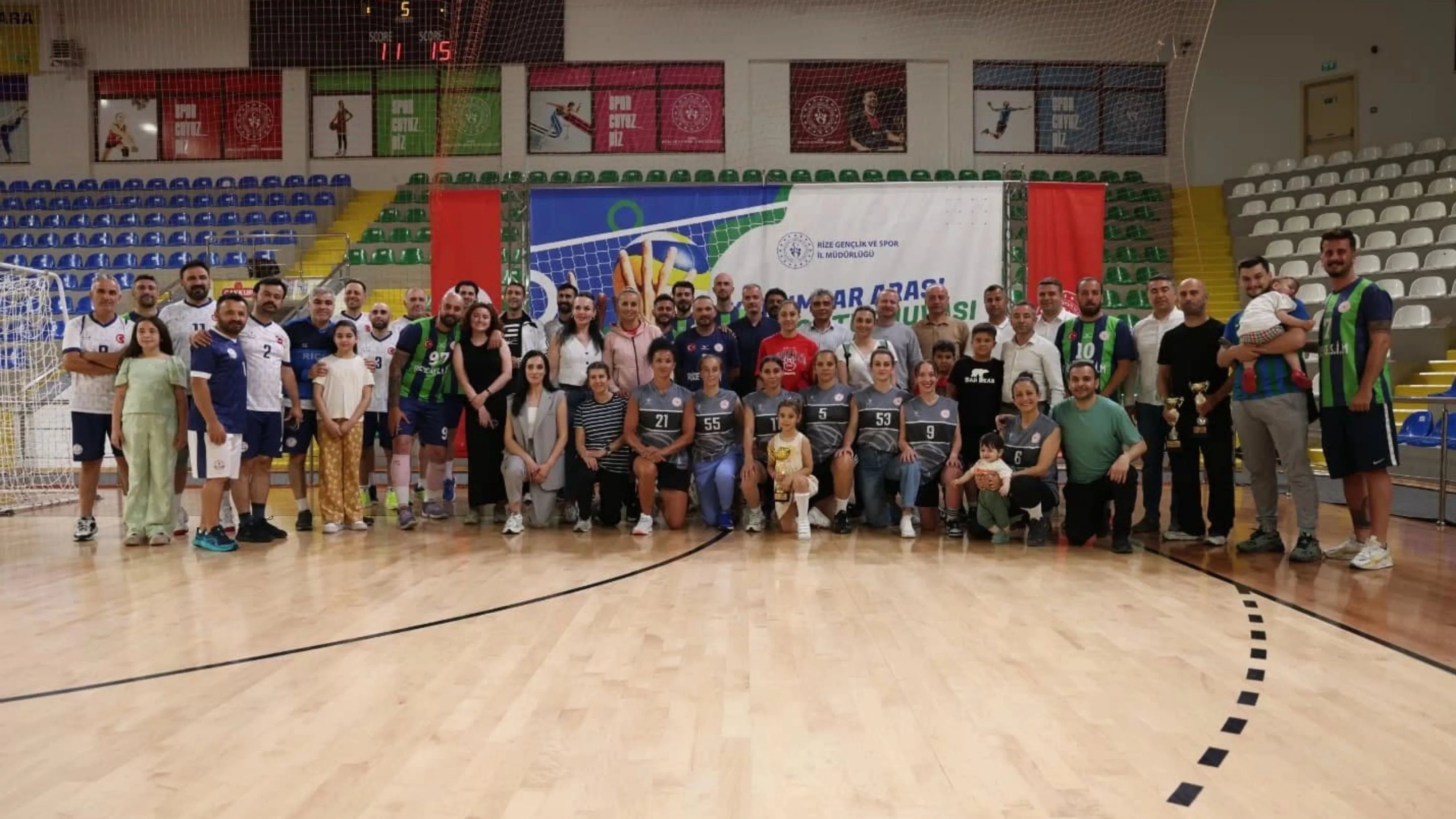 Kurumlar arası voleybol turnuvasında şampiyonlar belli oldu