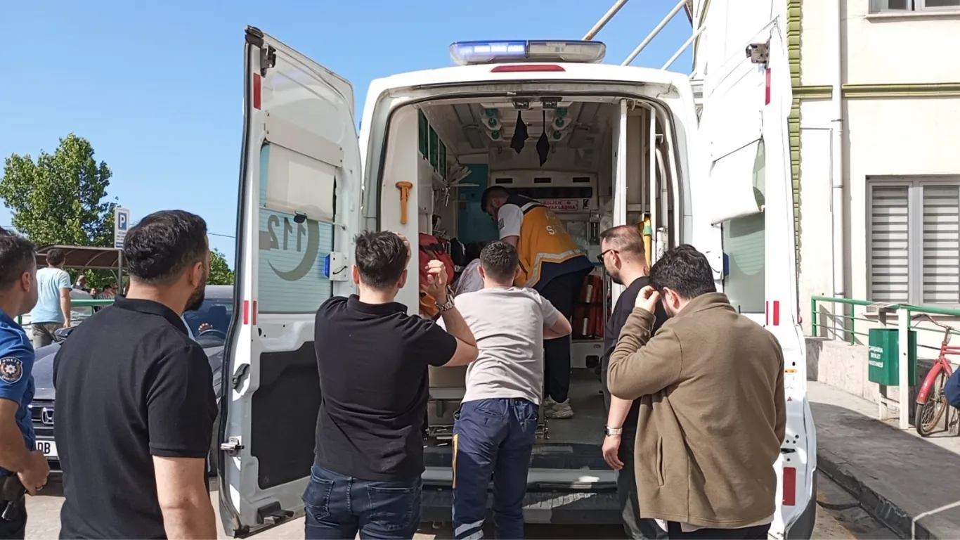 Polis, sağlık kontrolüne götürülürken kaçmak isteyen tutukluyu kalçasından vurdu