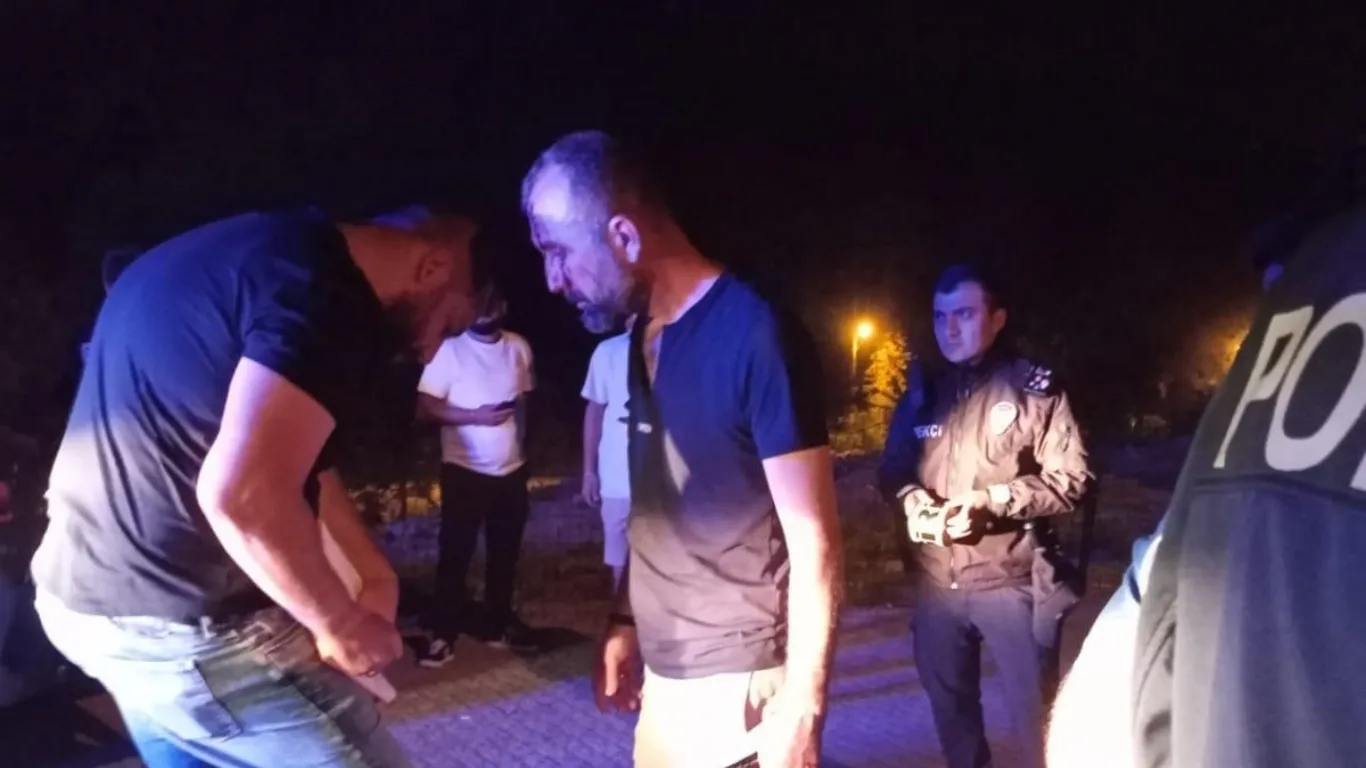 Komşular arasında beyzbol sopalı, silahlı kavga; 1'i ağır 2 yaralı