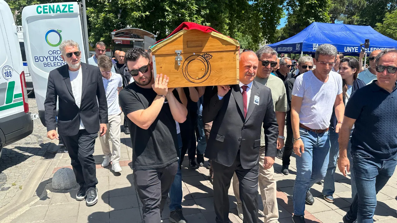 Yapımcı Ahmet Selim Tuncer, memleketi Ordu'da son yolculuğuna uğurlandı