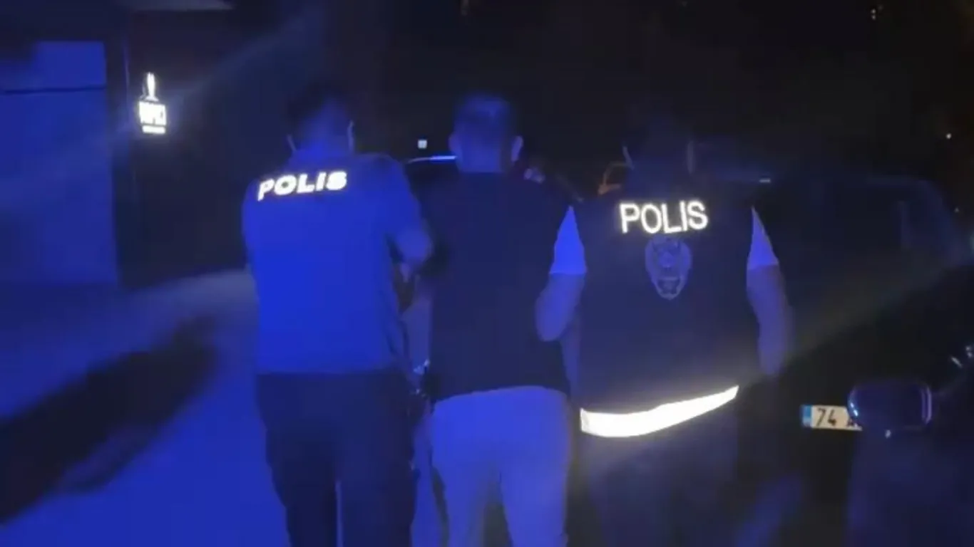 Beyzbol sopası ile saldıran komşusunu vuran şüpheli tutuklandı