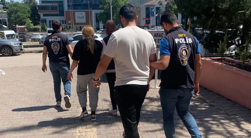 Karabük'te kripto getirisi vaadiyle 16 kişiyi 10 milyon TL dolandıran 2 şüpheli Antalya ve Hatay'da 