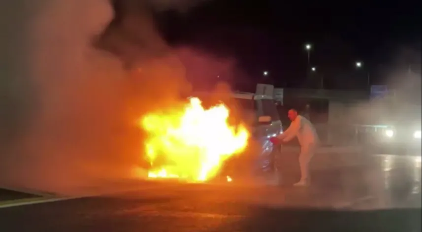  Trabzon'da Seyir halindeyken alev alan cip yandı