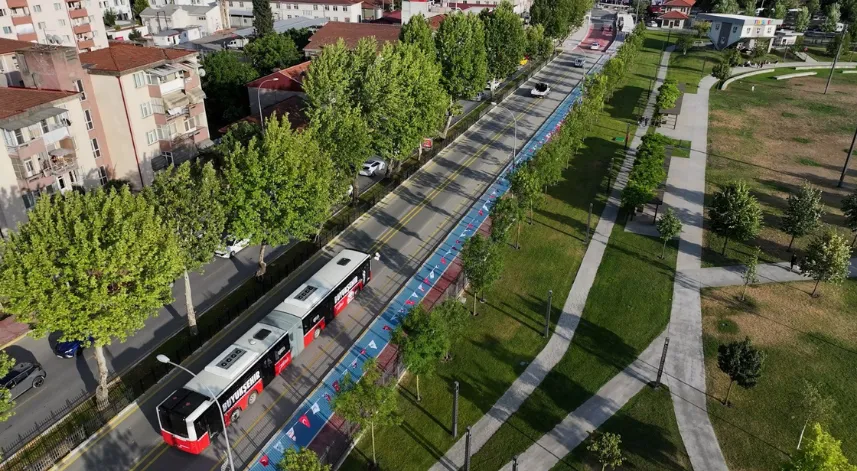 Türkiye'de ikinci şehir Sakarya oldu: Metrobüsler ilk seferini yaptı