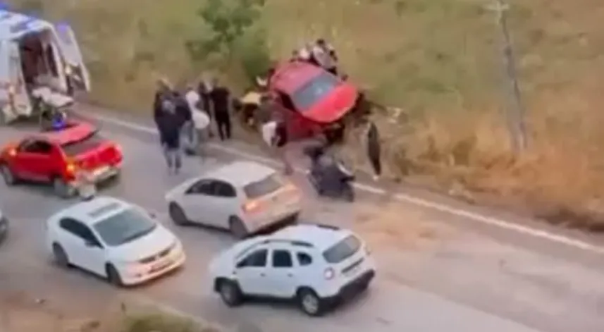 Samsun’da iki otomobil kafa kafaya çarpıştı; 5 yaralı