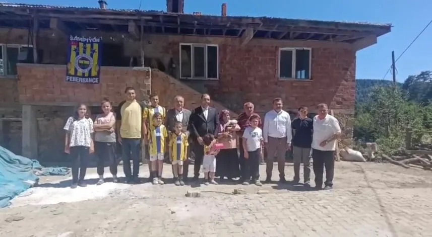 Kaymakam ve belediye başkanından 13’üncü çocukları dünyaya gelen çifte ziyaret