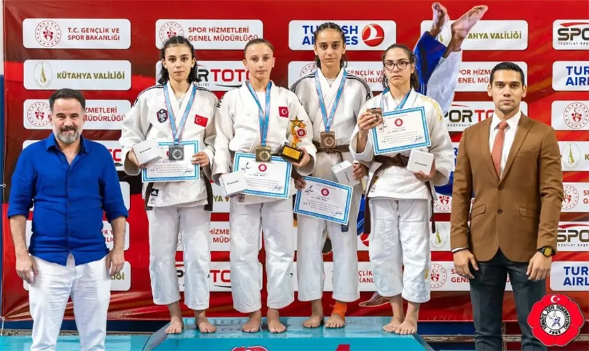 Rizeli judoculardan büyük başarı! madalyalarla döndüler