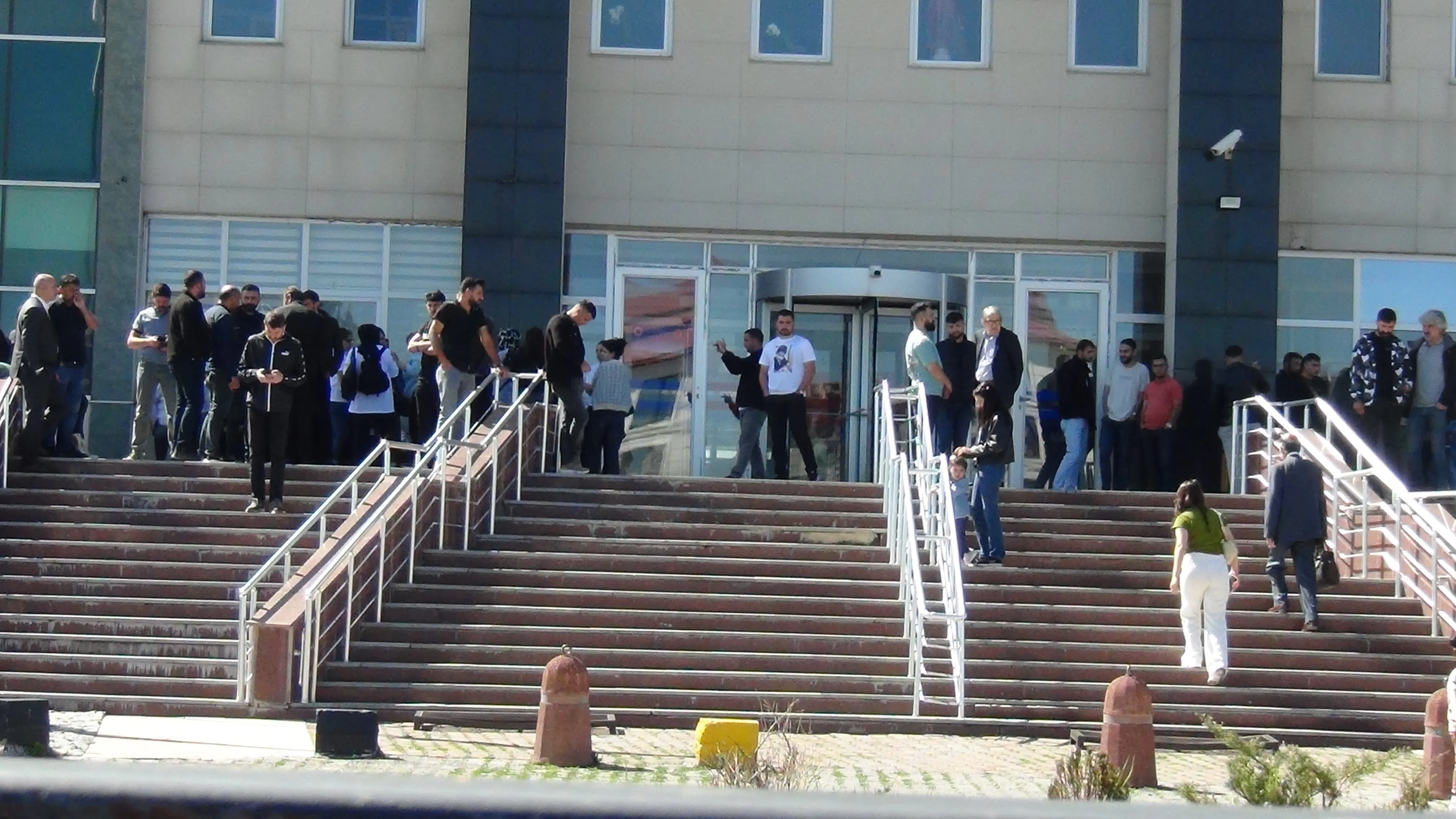 Kars'ta 6 yaşındaki çocuğun ölümüne neden olan 5 sanığın yargılanmasına başlandı 