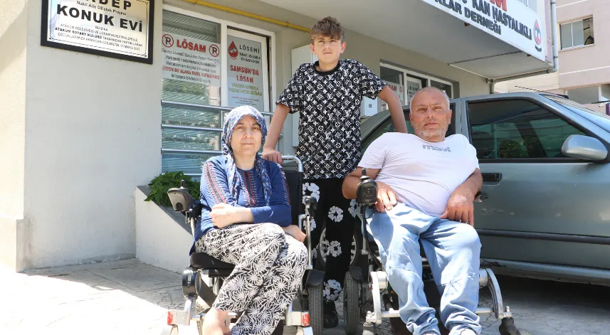 Engelli çift, lösemiye yakalanan oğulları için verdikleri mücadeleyle örnek oldu