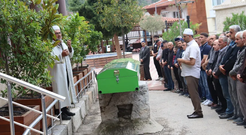 Cezaevinden çıktıktan 2 gün sonra eşini öldürüp intihar etti