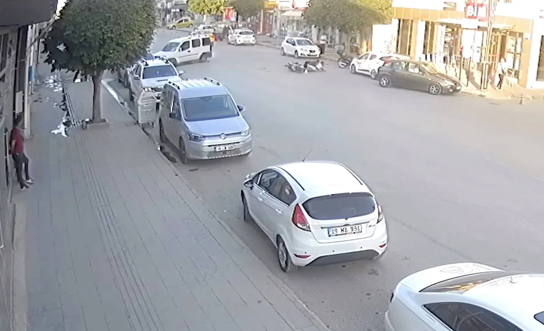 Çorum’da hafif ticari araç ile motosiklet çarpıştı: 2 yaralı