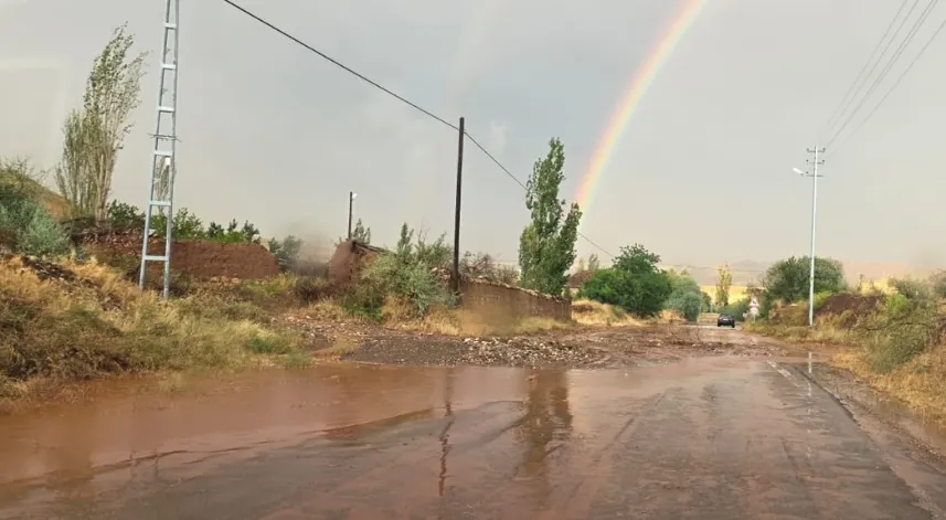 Çorum'da sağanak nedeniyle dereler taştı