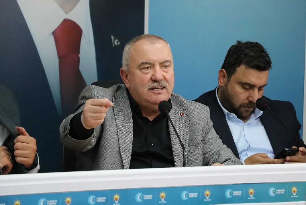 AK Parti Rize İl Başkanı Yılmaz Katmer’den Çay Üreticilerine Çağrı: “Emeğinizi Ucuza Satmayın”