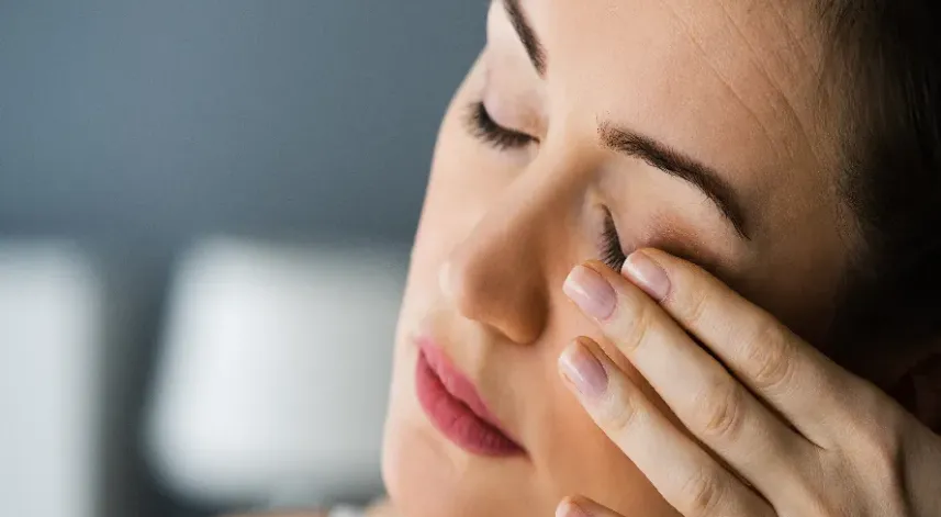 Göz seğirmesi, bazı sağlık sorunlarının habercisi olabilir