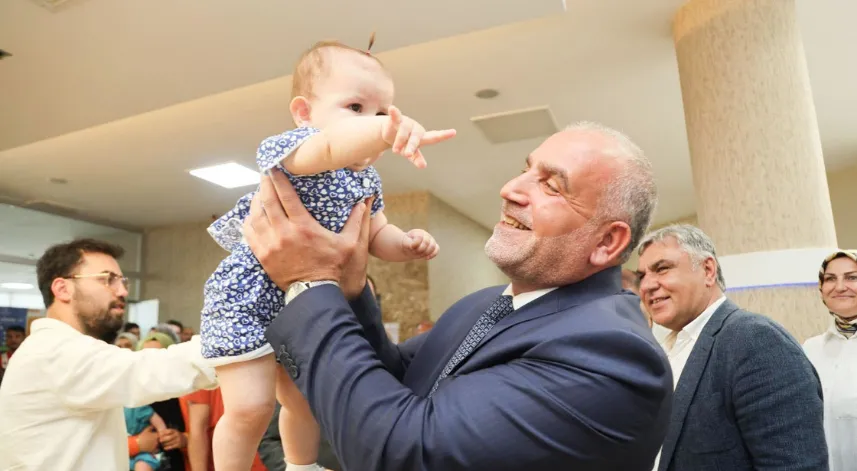 Canik'te 'Aile Yılı': Çocuk sahibi olan ihtiyaç sahipleri 5 bin TL destek