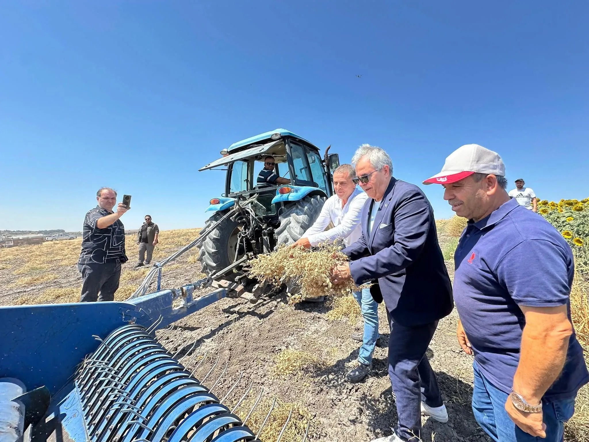 Bandırma Belediyesi'nden çiftçiye destek