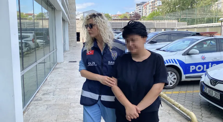 Annesini 11 yerinden bıçakla yaraladı