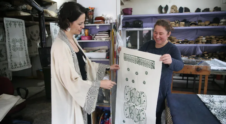 Geleneksel el sanatına yeniden hayat vererek kendi markasını oluşturdu