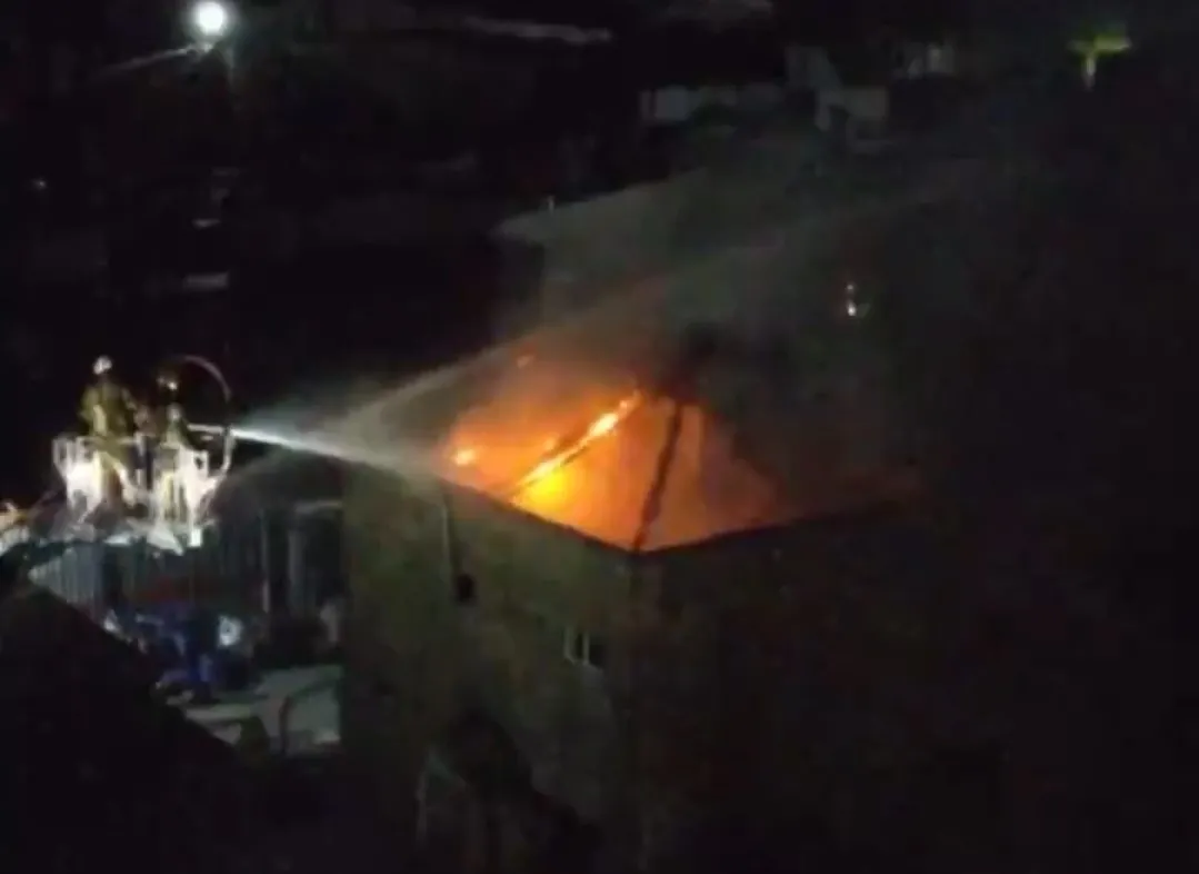 Başakşehir'de fabrikada çıkan yangın büyümeden söndürüldü