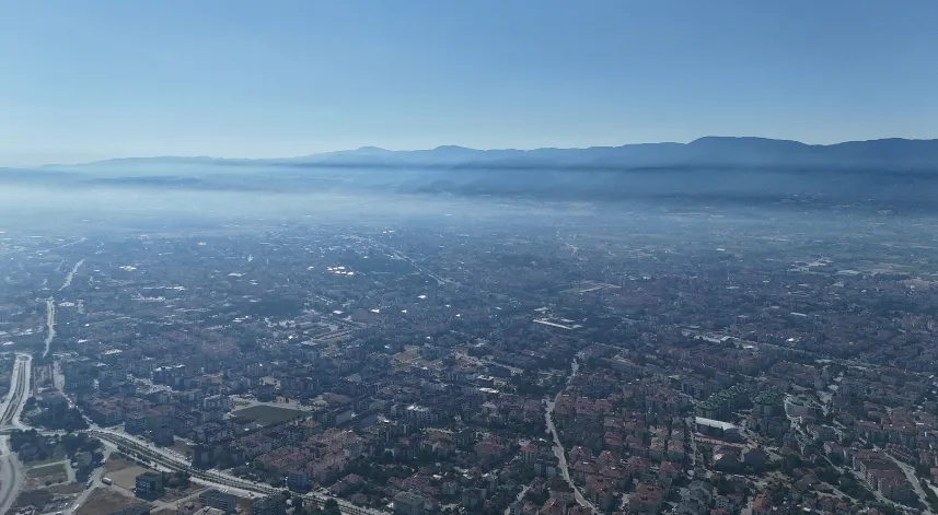 Karabük yangınlarının dumanı Bolu'da gökyüzünü kapladı