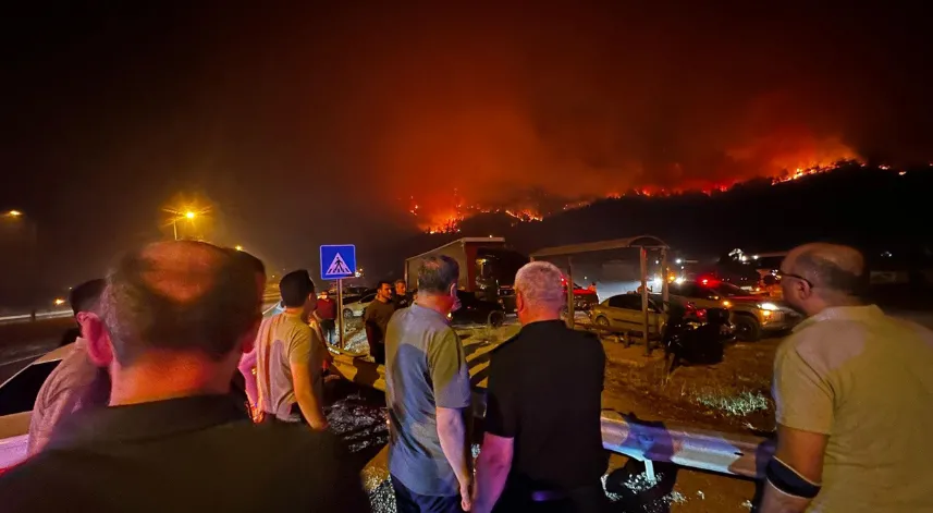 Alevler Büyüdü; Karabük- Ankara Yolu Ulaşıma Kapatıldı