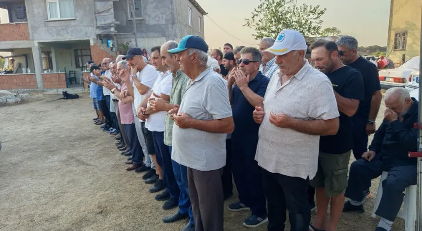 Biri kazada, diğeri hastanede vefat eden çift yan yana toprağa verildi