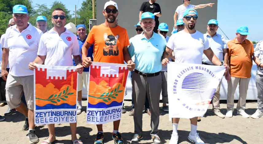 Terme'de açık su yüzme yarışması düzenlendi