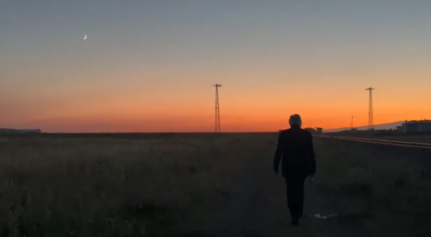 Akyaka’da gökyüzü kızıla büründü