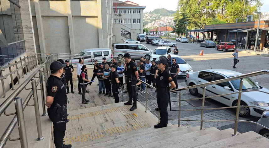 Belediye çalışanlarına faizle para veren baba ve 3 oğluna tefecilikten gözaltı