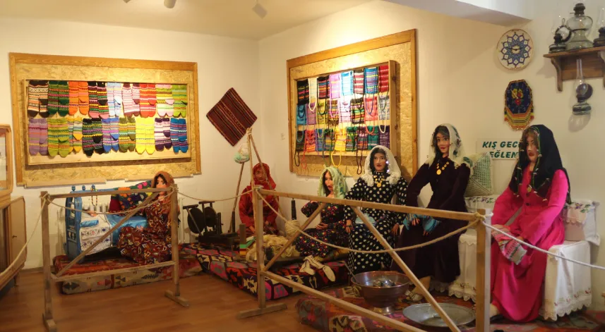 Emekli anaokulu öğretmeni kitre bebeklerden oluşan müze hayalini gerçekleştirdi