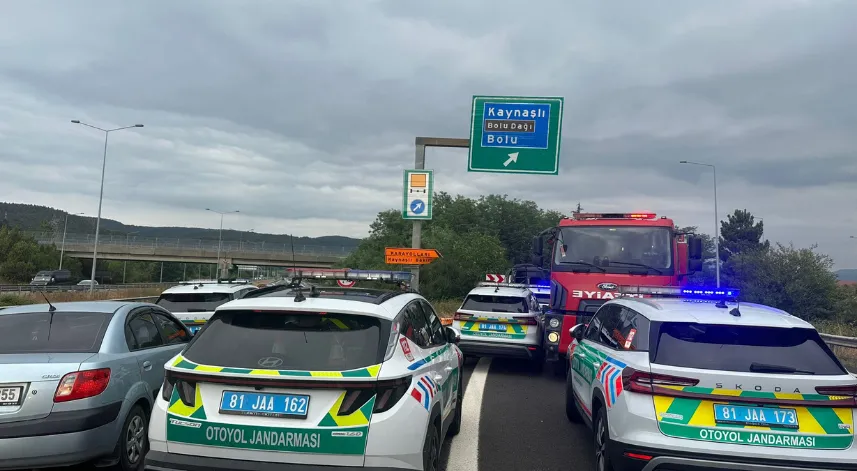 Düzce’de VIP minibüs bariyere çarptı; 7 yaralı