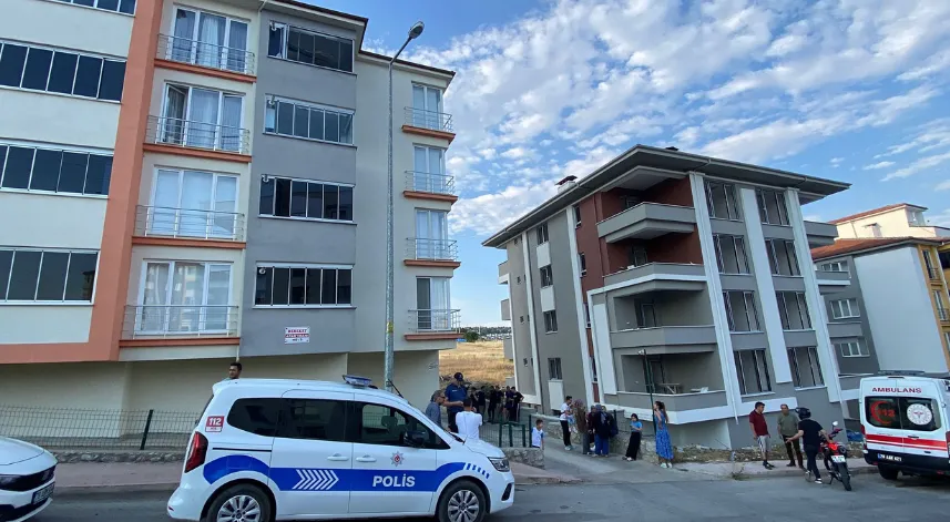 Boşanma aşamasındaki çift, yangın çıkan evde ölü bulundu