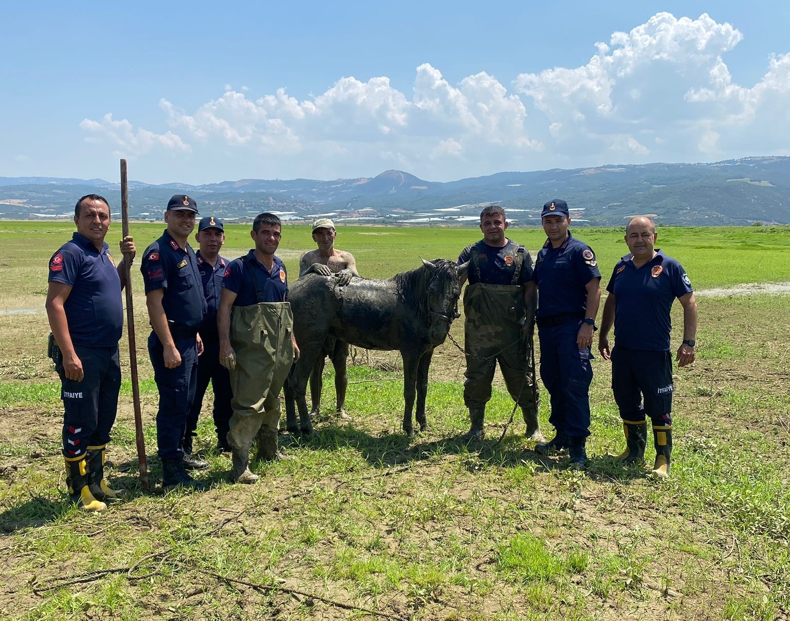Katırlarını kurtarmak isterken kendisi de battı
