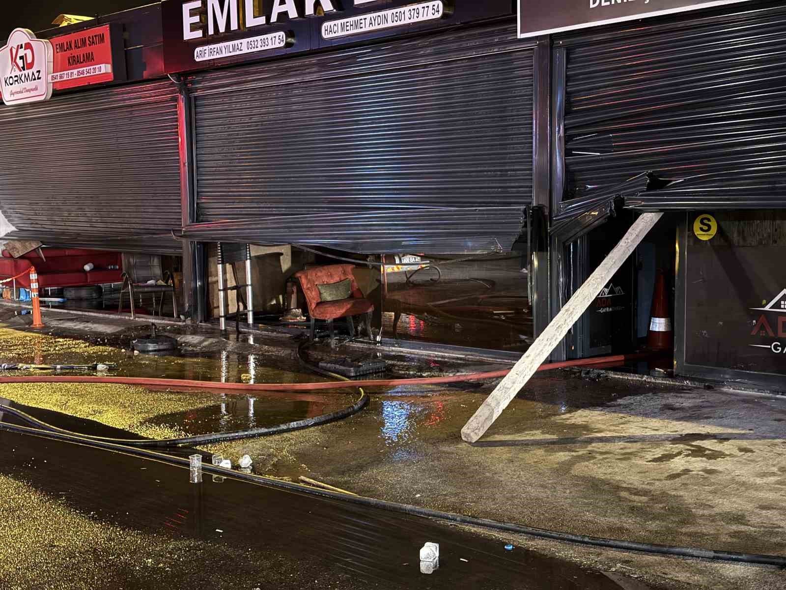 Faciaya ramak kala... Bilinçsizce yakılan ateş, 4 dükkana felaketi yaşattı