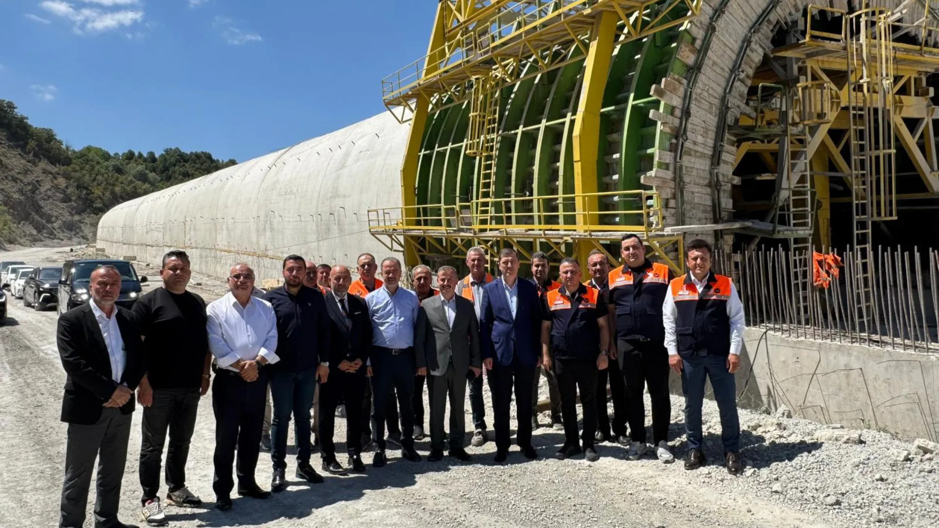 Karadeniz'e ulaşımı hızlandıracak yolun yüzde 83’ü tamam