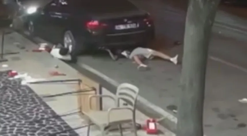 Otomobille motosiklet çarpıştı; 3 yaralı