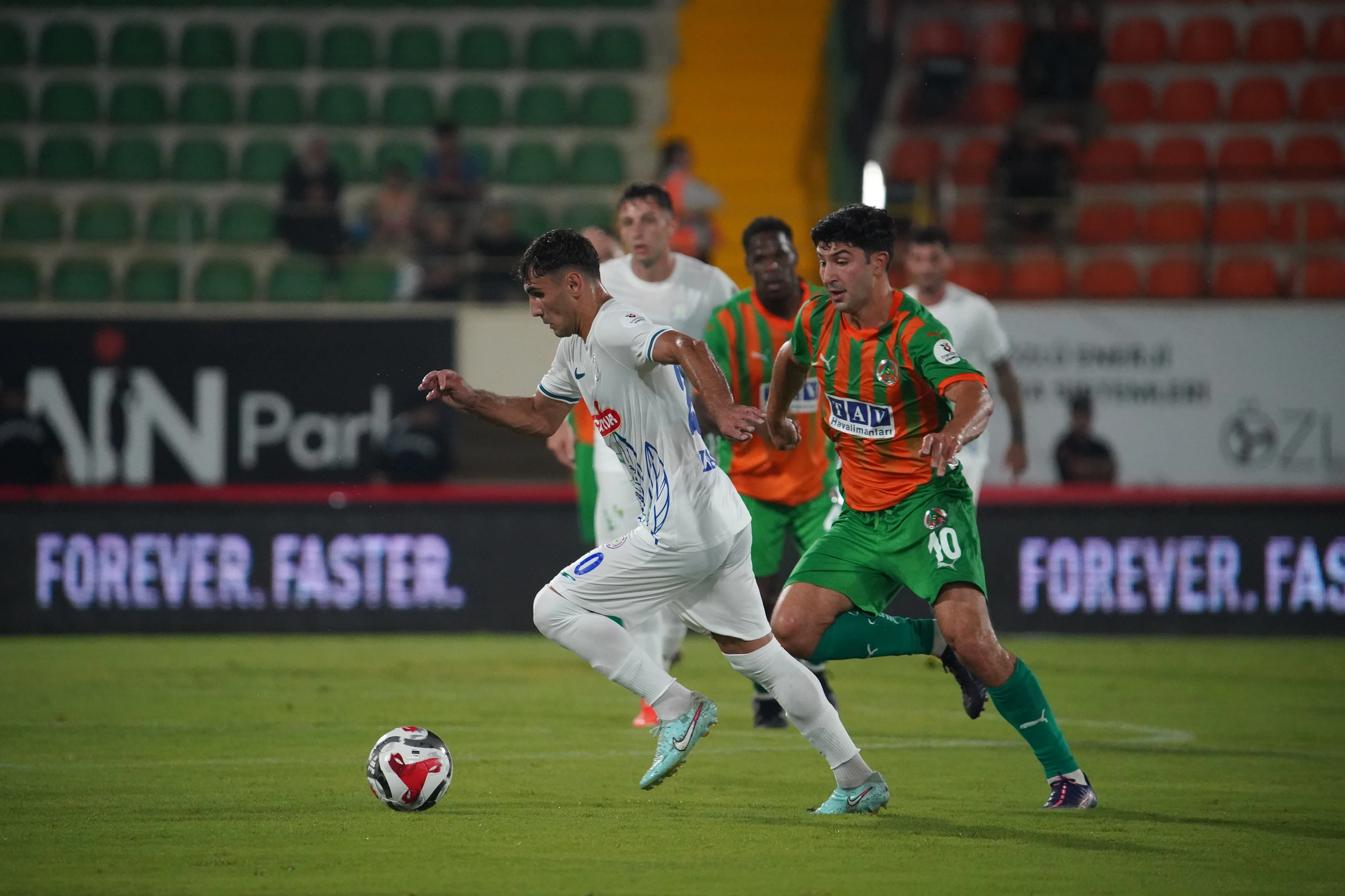 Çaykur Rizespor, Alanyaspor deplasmanından 1 puanla döndü